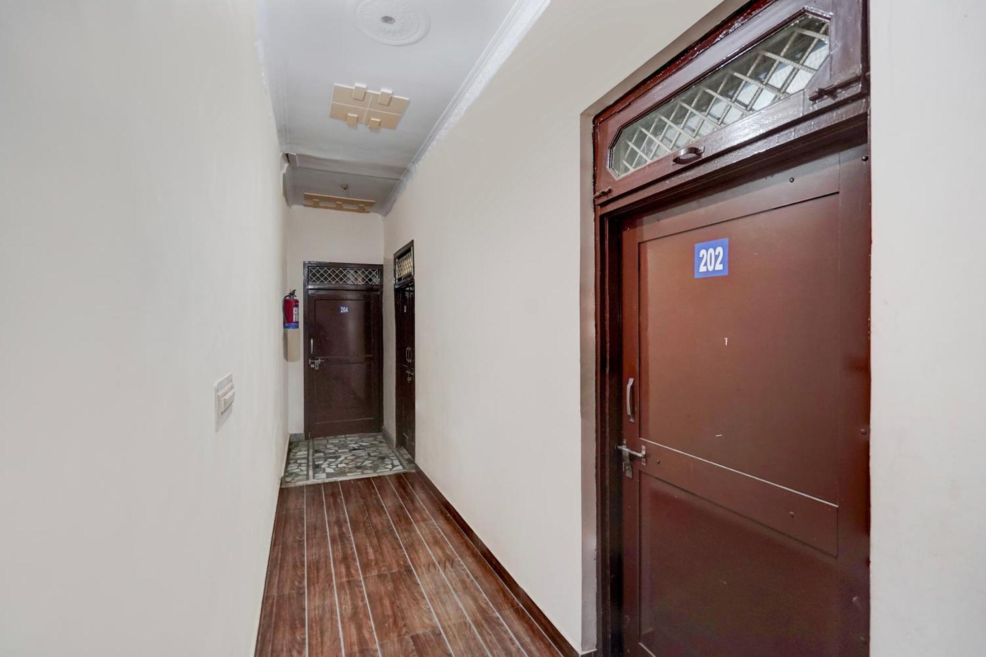 Oyo Hotel Maharaja Palace 密拉特 外观 照片