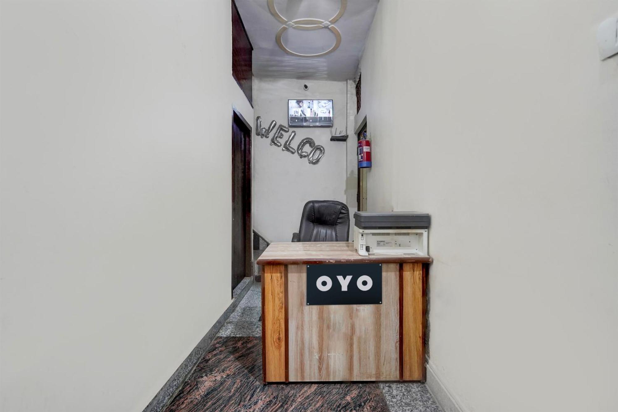 Oyo Hotel Maharaja Palace 密拉特 外观 照片