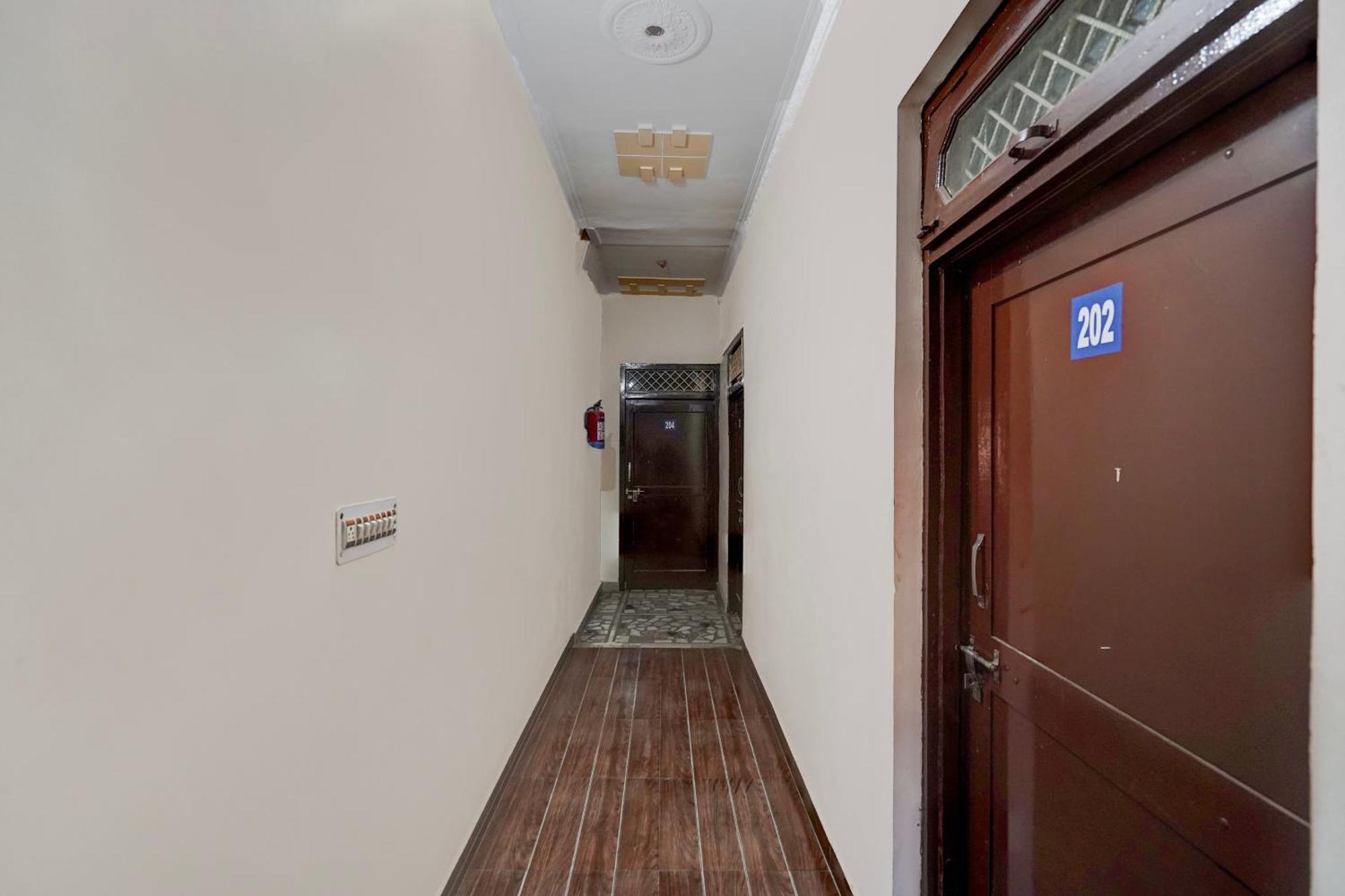 Oyo Hotel Maharaja Palace 密拉特 外观 照片
