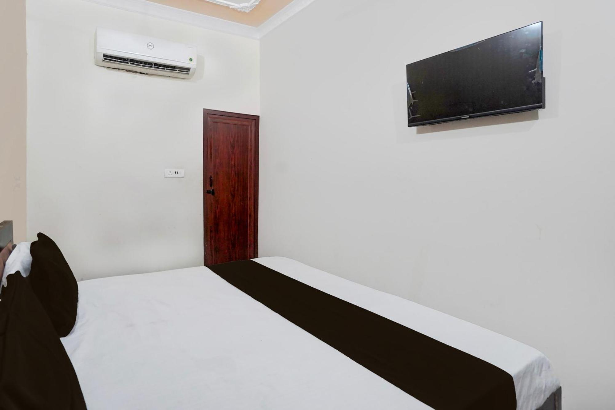 Oyo Hotel Maharaja Palace 密拉特 外观 照片
